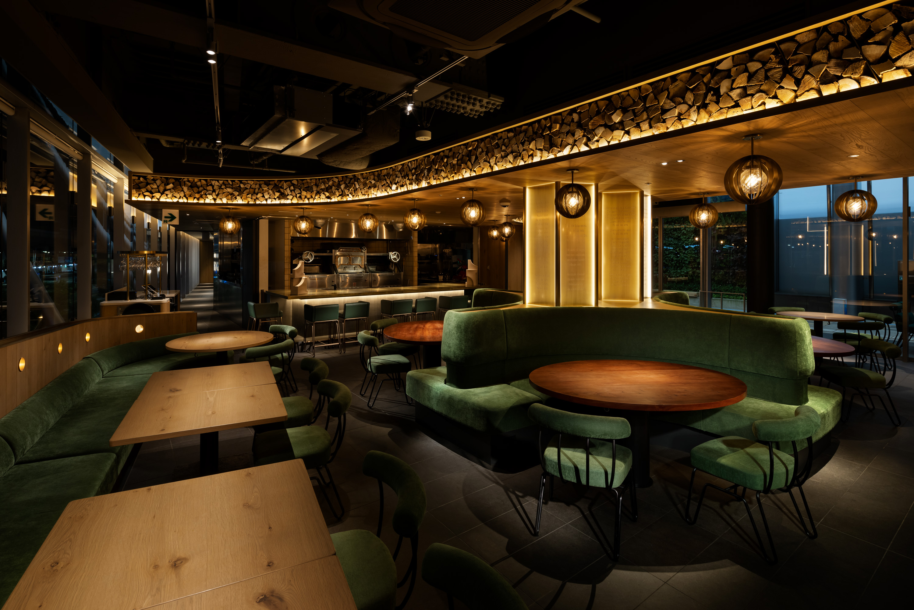 HUGEが運営するレストランの様子